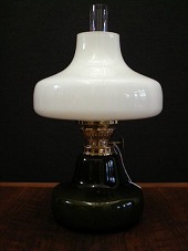 Holmegaard Glasværk
Mindre olielampe i gult
med hvid glasskærm
Højde 34 cm incl. røgglas
Lampen er fuld funktionsdygtig
emne nr:
117295 Holmegaard Glasværk
Mindre olielampe i gult
med hvid glasskærm
Højde 34 cm incl. røgglas
Lampen er fuld funktionsdygtig
emne nr:
117295