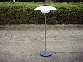 Poul Henningsen (1894-1967)
Standerlampe model PH 80
fremstillet af kunststof og metal
Producent: Louis Poulsen A/S
Højde 132 cm
Skærm diameter 55 cm
Fin funktionsdygtig stand
emne nr:
136921 Poul Henningsen (1894-1967)
Standerlampe model PH 80
fremstillet af kunststof og metal
Producent: Louis Poulsen A/S
Højde 132 cm
Skærm diameter 55 cm
Fin funktionsdygtig stand
emne nr:
136921