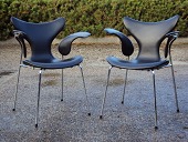 Arne Jacobsen (1902-1971)
Mågestole eller Liljestole AJ 3208
nybetrukket med sort Alpha anilin læder
Producent: Fritz Hansen A/S
Højde 80
Sædehøjde 46 cm
Dybde 55 cm
Bredde 60 cm
Nypris pr. stk kr. 22.800,-
Vores pris pr. stk kr. 13.985,-
emne nr:
141487 Arne Jacobsen (1902-1971)
Mågestole eller Liljestole AJ 3208
nybetrukket med sort Alpha anilin læder
Producent: Fritz Hansen A/S
Højde 80
Sædehøjde 46 cm
Dybde 55 cm
Bredde 60 cm
Nypris pr. stk kr. 22.800,-
Vores pris pr. stk kr. 13.985,-
emne nr:
141487