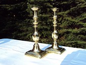 Par gamle engelske messinglysestager med rektangulære fødder
Højde 26 cm
Fin stand
emne nr:
148121 Par gamle engelske messinglysestager med rektangulære fødder
Højde 26 cm
Fin stand
emne nr:
148121