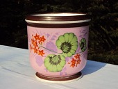 Antik urtepotteskjuler fra 1890'erne
Fremstillet af porcelæn smukt dekoreret med blomster på rosa bundfarve
Højde 17 cm - diameter 17,5 cm
Fin stand
emne nr:
148125 Antik urtepotteskjuler fra 1890'erne
Fremstillet af porcelæn smukt dekoreret med blomster på rosa bundfarve
Højde 17 cm - diameter 17,5 cm
Fin stand
emne nr:
148125