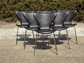 Arne Jacobsen (1902-1971)
Originale 7'er stole model 3107
nybetrukket med sort Prestige læder
fra Arne Sørensens læderhandel
Prestige læder er både kraftig, slidstærk
og lækker at sidde på.
Det bedste valg til en 7'er stol
der skal holde i mange år
2 års garanti på både stol og ombetrækning
Producent: Fritz Hansen A/S
Højde 77 cm
Sædehøjde 44 cm
Bredde 50 cm
Dybde 52 cm
Vi har mange forskellige farver
og kvaliteter at vælge imellem
Nypris pr. stk kr. 8.501,-
Vores pris pr. stk kr. 3.000,-
(v/køb af 6 stk)
emne nr:
150746 Arne Jacobsen (1902-1971)
Originale 7'er stole model 3107
nybetrukket med sort Prestige læder
fra Arne Sørensens læderhandel
Prestige læder er både kraftig, slidstærk
og lækker at sidde på.
Det bedste valg til en 7'er stol
der skal holde i mange år
2 års garanti på både stol og ombetrækning
Producent: Fritz Hansen A/S
Højde 77 cm
Sædehøjde 44 cm
Bredde 50 cm
Dybde 52 cm
Vi har mange forskellige farver
og kvaliteter at vælge imellem
Nypris pr. stk kr. 8.501,-
Vores pris pr. stk kr. 3.000,-
(v/køb af 6 stk)
emne nr:
150746