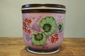 Urtepotteskjuler med blomster dekoration på rosa bundfarve
Fremstillet af porcelæn omkring år 1900 antagelig i tyskland
Diameter 18 cm
emne nr:
168616 Urtepotteskjuler med blomster dekoration på rosa bundfarve
Fremstillet af porcelæn omkring år 1900 antagelig i tyskland
Diameter 18 cm
emne nr:
168616