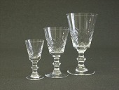 Eaton glasservice m/slibninger fra Lyngby glas
Portvin - H 11 cm kr 40,-
Ølglas - H 13,5 cm kr. 100,-
Grønne hvidvin - H 13 cm kr. 120,-
Klare hvidvin - H 13 cm kr. 120,-
Rødvin - H 14 cm kr. 145,-
Rødvin - H 16 cm kr. 145,-
emne nr:
17253 Eaton glasservice m/slibninger fra Lyngby glas
Portvin - H 11 cm kr 40,-
Ølglas - H 13,5 cm kr. 100,-
Grønne hvidvin - H 13 cm kr. 120,-
Klare hvidvin - H 13 cm kr. 120,-
Rødvin - H 14 cm kr. 145,-
Rødvin - H 16 cm kr. 145,-
emne nr:
17253