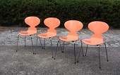 Arne Jacobsen
Originale myrestole nr. 3101
Fremstillet af ferskenfarvet formbøjet krydsfiner
Producent: Fritz Hansen A/S
Højde 80 cm
Sædehøjde 44 cm
Fin stand efter almindelig brug
Stolene kan beses efter afltale
emne nr:
185976 Arne Jacobsen
Originale myrestole nr. 3101
Fremstillet af ferskenfarvet formbøjet krydsfiner
Producent: Fritz Hansen A/S
Højde 80 cm
Sædehøjde 44 cm
Fin stand efter almindelig brug
Stolene kan beses efter afltale
emne nr:
185976