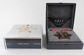 Juleuro 2011 - Snekrystal
Design Flemming Eskildsen
Fremstillet af messing belagt med 24 karat guld
Fin stand incl original æske
emne nr:
191426 Juleuro 2011 - Snekrystal
Design Flemming Eskildsen
Fremstillet af messing belagt med 24 karat guld
Fin stand incl original æske
emne nr:
191426