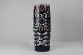 Royal Copenhagen / Aluminia
Stor Berte Jessen fajance vase nr 233/3101
m/florale dekorationer i farver
TENERA linien fra 1960'erne
Denne vase er med stempel fra 1969-1974
Højde 36 cm
Fin fejlfri 1 sortering
emne nr:
212954 Royal Copenhagen / Aluminia
Stor Berte Jessen fajance vase nr 233/3101
m/florale dekorationer i farver
TENERA linien fra 1960'erne
Denne vase er med stempel fra 1969-1974
Højde 36 cm
Fin fejlfri 1 sortering
emne nr:
212954