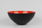 Herbert Krenchel
Stor krenit skål
Orangerød og sort emalje på stål
Højde 11 cm
Diameter 25 cm
Fin stand efter alm. brug
emne nr:
213105 Herbert Krenchel
Stor krenit skål
Orangerød og sort emalje på stål
Højde 11 cm
Diameter 25 cm
Fin stand efter alm. brug
emne nr:
213105
