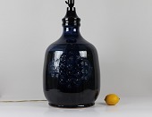 Dansk Design
Kæmpe lampefod nr 57 af keramik m/blomster deco
glaseret med mørk blå glasur
Sign: Hanne + Denmark + H + No 57
Højde uden fatning 54 cm
Diameter 30 cm
Lampen leveres med en stor Le Klint skærm
emne nr:
218637 Dansk Design
Kæmpe lampefod nr 57 af keramik m/blomster deco
glaseret med mørk blå glasur
Sign: Hanne + Denmark + H + No 57
Højde uden fatning 54 cm
Diameter 30 cm
Lampen leveres med en stor Le Klint skærm
emne nr:
218637