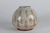 IHQ - Jens Harald Quistgaard
Mindre buttet vase med bladornamantik
og cremegul glasur
Sign. IHQ for Jens Harald Quistgaard
+ Danmark
Højde 11 cm
Diameter 13 cm
Fin stand
emne nr:
218854 IHQ - Jens Harald Quistgaard
Mindre buttet vase med bladornamantik
og cremegul glasur
Sign. IHQ for Jens Harald Quistgaard
+ Danmark
Højde 11 cm
Diameter 13 cm
Fin stand
emne nr:
218854
