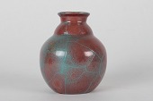 Ipsens Enke - Bornholm
Spændende vase med indtrukket hals
dekoreret med den såkaldet danit glasur
model nr. 55
Sign monogram + 55
Højde 11 cm
Fin stand med meget lille afslag på halskanten
emne nr:
219012 Ipsens Enke - Bornholm
Spændende vase med indtrukket hals
dekoreret med den såkaldet danit glasur
model nr. 55
Sign monogram + 55
Højde 11 cm
Fin stand med meget lille afslag på halskanten
emne nr:
219012