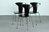 Arne Jacobsen
3 originale Munkegaards stole af sort lakeret træ
m/gamle metal underskåle (ses under bunden)
Højde 77 cm
Sædehøjde 44 cm
Bredde 40 cm
Dybde 48 cm
Pæn stand med lidt skrammer mv.
god fasthed i ryggen
emne nr:
231059 Arne Jacobsen
3 originale Munkegaards stole af sort lakeret træ
m/gamle metal underskåle (ses under bunden)
Højde 77 cm
Sædehøjde 44 cm
Bredde 40 cm
Dybde 48 cm
Pæn stand med lidt skrammer mv.
god fasthed i ryggen
emne nr:
231059