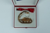 Georg Jensen juleuro 1995
Fremstillet af 24 karat guld belagt messing
Fin stand med tilhørende original rød emballage
emne nr:
231514 Georg Jensen juleuro 1995
Fremstillet af 24 karat guld belagt messing
Fin stand med tilhørende original rød emballage
emne nr:
231514