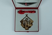 Georg Jensen juleuro 1999 af Nina Schröder
Fremstillet af 24 karat guld belagt messing
Fin stand med tilhørende original rød emballage
emne nr:
231517 Georg Jensen juleuro 1999 af Nina Schröder
Fremstillet af 24 karat guld belagt messing
Fin stand med tilhørende original rød emballage
emne nr:
231517