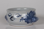 Bjørn Wiinblad (1918-2006)
Figur blomsterskjuler udformet som fugl
Dekoreret med de klassiske blå nuancer
Model V 70
Signeret WB 77 - Danmark
Højde 6 cm
Diameter 16 cm med vinger
Fin stand
emne nr:
236275 Bjørn Wiinblad (1918-2006)
Figur blomsterskjuler udformet som fugl
Dekoreret med de klassiske blå nuancer
Model V 70
Signeret WB 77 - Danmark
Højde 6 cm
Diameter 16 cm med vinger
Fin stand
emne nr:
236275