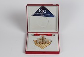Georg Jensen juleuro 1992 - Jette Frölich
Fremstillet af 24 karat guld belagt messing
Fin stand med tilhørende original rød emballage og bånd
emne nr:
241337 Georg Jensen juleuro 1992 - Jette Frölich
Fremstillet af 24 karat guld belagt messing
Fin stand med tilhørende original rød emballage og bånd
emne nr:
241337