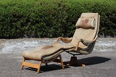 Danish Modern
Lænestol m/skammel
fremstillet af egetræ og betrukket
med tyk læder med patina
Højde 105 cm
Dybde 85 cm
Bredde 68 cm
Pæn stand efter almindelig brug
med patina og med ridse i læderet
Lænestolen kan beses efter aftale
emne nr:
244854 Danish Modern
Lænestol m/skammel
fremstillet af egetræ og betrukket
med tyk læder med patina
Højde 105 cm
Dybde 85 cm
Bredde 68 cm
Pæn stand efter almindelig brug
med patina og med ridse i læderet
Lænestolen kan beses efter aftale
emne nr:
244854