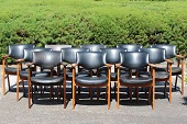 Erik Kirkegaard
Armstole af teak og palisander betrukket
med sort læder, skai eller anden kunstlæder
Producent: Høng Møbelfabrik
Højde 77/44 cm
Bredde 62 cm
Dybde 64 cm
Pæn stand med patina og brugsspor
Stolene kan beses efter aftale
emne nr:
245759 Erik Kirkegaard
Armstole af teak og palisander betrukket
med sort læder, skai eller anden kunstlæder
Producent: Høng Møbelfabrik
Højde 77/44 cm
Bredde 62 cm
Dybde 64 cm
Pæn stand med patina og brugsspor
Stolene kan beses efter aftale
emne nr:
245759