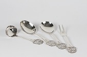 Dansk sølvsmede håndarbejde - 3 tårnet sølv
Serverings skeer med floral mønster fremstillet af ægte sølv
Sælges enkeltvis kr. 500,- pr stk.
Længde ca 22 cm
Fin stand efter almindelig brug
emne nr:
248489 Dansk sølvsmede håndarbejde - 3 tårnet sølv
Serverings skeer med floral mønster fremstillet af ægte sølv
Sælges enkeltvis kr. 500,- pr stk.
Længde ca 22 cm
Fin stand efter almindelig brug
emne nr:
248489
