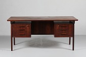 Danish Modern
Stort skrivebord med 6 skuffer af palisander
fritstående med lille hylde foran
Dansk møbelproducent
Længde 160 cm
Bredde 80 cm
Højde 71 cm
Pæn stand efter almindelig brug
- se billeder
Skrivebordet kan beses efter aftale
emne nr:
251483 Danish Modern
Stort skrivebord med 6 skuffer af palisander
fritstående med lille hylde foran
Dansk møbelproducent
Længde 160 cm
Bredde 80 cm
Højde 71 cm
Pæn stand efter almindelig brug
- se billeder
Skrivebordet kan beses efter aftale
emne nr:
251483