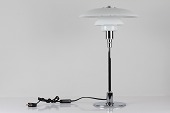 Poul Henningsen (1894-1967)
Original PH bordlampe 3/2
Fremstillet af forcromet messing
monteret med hvide opalglasskærme
Højde 47 cm
Producent: Louis Poulsen A/S
Fin funktionsdygtig stand
- ingen skår eller revner
emne nr:
254284 Poul Henningsen (1894-1967)
Original PH bordlampe 3/2
Fremstillet af forcromet messing
monteret med hvide opalglasskærme
Højde 47 cm
Producent: Louis Poulsen A/S
Fin funktionsdygtig stand
- ingen skår eller revner
emne nr:
254284