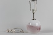 Holmegaard Glasværk
Kugleformet Sakura bordlampe af Michael Bang
Fremstillet af
forskellig farvet mundblæst glas
Højde: Glas til metal 16 cm
Diameter 16 cm
Højde incl fatning 30 cm
Producent: Holmegaard Glasværk
Fin funktionsdygtig stand
emne nr:
254594 Holmegaard Glasværk
Kugleformet Sakura bordlampe af Michael Bang
Fremstillet af
forskellig farvet mundblæst glas
Højde: Glas til metal 16 cm
Diameter 16 cm
Højde incl fatning 30 cm
Producent: Holmegaard Glasværk
Fin funktionsdygtig stand
emne nr:
254594