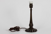 Just Andersen
Bordlampe fremstillet af brunpatineret bronce
Rillede sider og oval fod
Højde 24 cm + fatning i alt 32 cm
Meget fin stand og brunpatinering
uden ridser udover alm. tidspatina
emne nr:
258291 Just Andersen
Bordlampe fremstillet af brunpatineret bronce
Rillede sider og oval fod
Højde 24 cm + fatning i alt 32 cm
Meget fin stand og brunpatinering
uden ridser udover alm. tidspatina
emne nr:
258291