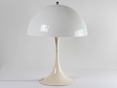 Verner Panton (1928-1998)
Lille Pantella bordlampe
Højde 55 cm
Diameter 40 cm
Pæn funktionsdygtig stand efter almindelig brug
med patineret cremefarvet fod
+ revner og smeltet kant
emne nr:
258503 Verner Panton (1928-1998)
Lille Pantella bordlampe
Højde 55 cm
Diameter 40 cm
Pæn funktionsdygtig stand efter almindelig brug
med patineret cremefarvet fod
+ revner og smeltet kant
emne nr:
258503