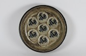 Royal Copenhagen
Rundt stentøjs fad nr. 21936 med fugle
af Jørgen Mogensen
Sign. monogram for Jørgen Mogensen
Højde 5,5 cm
Diameter ca 27 cm
1. sortering - fin fejlfri stand
emne nr:
261588 Royal Copenhagen
Rundt stentøjs fad nr. 21936 med fugle
af Jørgen Mogensen
Sign. monogram for Jørgen Mogensen
Højde 5,5 cm
Diameter ca 27 cm
1. sortering - fin fejlfri stand
emne nr:
261588