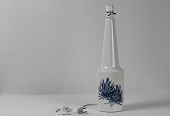 Royal Copenhagen
Stor lampe af porcelæn nr. E 7165
med motiv af fyrrekogler
Fremstillet for Fog & Mørup
Højde uden fatning 45 cm
Ø 13 cm
1. sortering
- fin fejlfri stand - fuld funktionsdygtig
emne nr:
263896 Royal Copenhagen
Stor lampe af porcelæn nr. E 7165
med motiv af fyrrekogler
Fremstillet for Fog & Mørup
Højde uden fatning 45 cm
Ø 13 cm
1. sortering
- fin fejlfri stand - fuld funktionsdygtig
emne nr:
263896