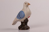 Gammel sparebøsse udformet som figur af due med hvid og blå dekoration
Koldmalet keramik fra starten af det 20 århundrede
Højde 14,5 cm
Fin stand
emne nr:
265099 Gammel sparebøsse udformet som figur af due med hvid og blå dekoration
Koldmalet keramik fra starten af det 20 århundrede
Højde 14,5 cm
Fin stand
emne nr:
265099