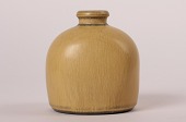 Saxbo Keramik
Flaskeformet vase model 142 6
dekoreret med glasur i gule nuancer
Sign: Monogram + Saxbo - Denmark
+ E. St. N. for Eva Stær Nielsen
Højde 12 cm
Længde 11 cm
Bredde 10 cm
Fin stand uden skår, rep eller revner
emne nr:
272286 Saxbo Keramik
Flaskeformet vase model 142 6
dekoreret med glasur i gule nuancer
Sign: Monogram + Saxbo - Denmark
+ E. St. N. for Eva Stær Nielsen
Højde 12 cm
Længde 11 cm
Bredde 10 cm
Fin stand uden skår, rep eller revner
emne nr:
272286