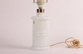 Holmegaard Glasværk
Apoteker lampe - lille størrelse
af mundblæst hvid opalglas
Fremstillet af Holmegaard Glasværk
Højde kun glas uden fatning 26 cm
H incl fatning og skærmholder 46 cm
Fin funktionsdygtig stand
emne nr:
276935 Holmegaard Glasværk
Apoteker lampe - lille størrelse
af mundblæst hvid opalglas
Fremstillet af Holmegaard Glasværk
Højde kun glas uden fatning 26 cm
H incl fatning og skærmholder 46 cm
Fin funktionsdygtig stand
emne nr:
276935