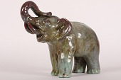 Michael Andersens Keramikfabrik - Bornholm
Større elefant nr 4316 af keramik dekoreret med
percia lustreglasur i forskellige farver
Længde 29 cm
Højde 22,5 cm
Sign. 3 fisk i skjold + model nr. 4316
Fin stand uden skår, revner eller rep.
emne nr:
281149 Michael Andersens Keramikfabrik - Bornholm
Større elefant nr 4316 af keramik dekoreret med
percia lustreglasur i forskellige farver
Længde 29 cm
Højde 22,5 cm
Sign. 3 fisk i skjold + model nr. 4316
Fin stand uden skår, revner eller rep.
emne nr:
281149