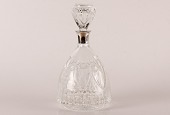 Dansk krystal karaffel
Med hals af 3 tårnet sølv stempelt 1951 + monogram HGr for Hugo Grûn
Højde 18 cm - diameter 13 cm
Fin stand uden skår eller misfarvninger
emne nr:
283097 Dansk krystal karaffel
Med hals af 3 tårnet sølv stempelt 1951 + monogram HGr for Hugo Grûn
Højde 18 cm - diameter 13 cm
Fin stand uden skår eller misfarvninger
emne nr:
283097