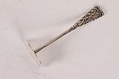 Dansk skubop børnebestik fra 1918 af 3 tårnet ægte sølv med floral mønster
Længde 10 cm
Fin stand
emne nr:
283124 Dansk skubop børnebestik fra 1918 af 3 tårnet ægte sølv med floral mønster
Længde 10 cm
Fin stand
emne nr:
283124