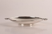 Georg Jensen Sølv - København
Lille rund assiet med muslingeformede ører - dessin nummer 355B
Fremstillet af sterling sølv 925s med stempel fra perioden 1925-33
Diameter 7,5 cm - længde 9,5 cm
Fin stand
emne nr:
284461 Georg Jensen Sølv - København
Lille rund assiet med muslingeformede ører - dessin nummer 355B
Fremstillet af sterling sølv 925s med stempel fra perioden 1925-33
Diameter 7,5 cm - længde 9,5 cm
Fin stand
emne nr:
284461