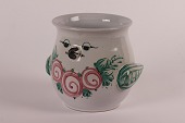 Bjørn Wiinblad
Stor urtepotte nr. V67
med grøn og rosa floral dekoration
Dette eksemplar er fra 1980 - Danmark
Højde 15 cm - Bredde ca. 20 cm
Fin stand
emne nr:
291168 Bjørn Wiinblad
Stor urtepotte nr. V67
med grøn og rosa floral dekoration
Dette eksemplar er fra 1980 - Danmark
Højde 15 cm - Bredde ca. 20 cm
Fin stand
emne nr:
291168