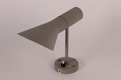 Arne Jacoben (1902-1971)
LILLE original væghængt AJ lampe m/kip
Fremstillet af grå lakeret metal
Denne størrelse er ikke længere i produktion
Producent: Louis Poulsen A/S
Højde 24 cm
Dybde 18 cm
Skærm længde 24 cm
Fin stand efter alm brug
Se billeder af små skrammer
emne nr:
291173 Arne Jacoben (1902-1971)
LILLE original væghængt AJ lampe m/kip
Fremstillet af grå lakeret metal
Denne størrelse er ikke længere i produktion
Producent: Louis Poulsen A/S
Højde 24 cm
Dybde 18 cm
Skærm længde 24 cm
Fin stand efter alm brug
Se billeder af små skrammer
emne nr:
291173