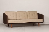 Børge Mogensen (1914-1972)
Sofa model No 1 m/ben af egetræ
løse hynder betrukket med og lyst uld
og stel med mørk brunt uld
Producent: Fredericia Stolefabrik
Længde 202 cm
Dybde 85 cm
Højde 78 cm
Sædehøjde 37 cm
Fin stand
Sofaen kan beses efter aftale
emne nr:
293957 Børge Mogensen (1914-1972)
Sofa model No 1 m/ben af egetræ
løse hynder betrukket med og lyst uld
og stel med mørk brunt uld
Producent: Fredericia Stolefabrik
Længde 202 cm
Dybde 85 cm
Højde 78 cm
Sædehøjde 37 cm
Fin stand
Sofaen kan beses efter aftale
emne nr:
293957