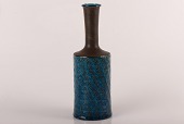 Herman A. Kähler
Slank vase af mørk keramik
dekoreret delvis med turkis glasur
på mønstret overflade
Sign. HAK og Nils for Nils Kähler
+ denmark
Højde 25,5 cm
Diameter 9 cm
Fin stand
emne nr:
299629 Herman A. Kähler
Slank vase af mørk keramik
dekoreret delvis med turkis glasur
på mønstret overflade
Sign. HAK og Nils for Nils Kähler
+ denmark
Højde 25,5 cm
Diameter 9 cm
Fin stand
emne nr:
299629