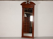Stort Frederik d. 7. nøddetræsspejl med stort spejlfelt og udskæringer
Højde 255 cm - bredde 101 cm
Fin stand
Spejlet kan beses efter aftale
emne nr:
303803 Stort Frederik d. 7. nøddetræsspejl med stort spejlfelt og udskæringer
Højde 255 cm - bredde 101 cm
Fin stand
Spejlet kan beses efter aftale
emne nr:
303803