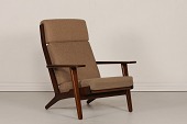 Hans J. Wegner (1914-2007)
Lænestol GE 290 - høj model
fremstillet af massiv mørk egetræ
med originale hynder
Producent: Getama A/S
Højde 94 cm
Bredde 75 cm
Dybde 88 cm
Sælges med oprindelige hynder
i fin stand
Stolen kan beses efter aftale
emne nr:
304469 Hans J. Wegner (1914-2007)
Lænestol GE 290 - høj model
fremstillet af massiv mørk egetræ
med originale hynder
Producent: Getama A/S
Højde 94 cm
Bredde 75 cm
Dybde 88 cm
Sælges med oprindelige hynder
i fin stand
Stolen kan beses efter aftale
emne nr:
304469