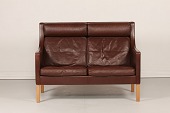 Børge Mogensen (1914-1972)
Høj sofa model 2432 med egeben
betrukket med chokolade brunt læder
Producent: Fredericia Furniture
Højde 96 cm
Længde 130 cm
Dybde 85 cm
Sædehøjde 42 cm
Rigtig fin stand med smuk patina
og gode hynder
Sofaen kan beses efter aftale
emne nr:
308198 Børge Mogensen (1914-1972)
Høj sofa model 2432 med egeben
betrukket med chokolade brunt læder
Producent: Fredericia Furniture
Højde 96 cm
Længde 130 cm
Dybde 85 cm
Sædehøjde 42 cm
Rigtig fin stand med smuk patina
og gode hynder
Sofaen kan beses efter aftale
emne nr:
308198