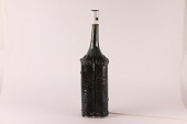 Bjørn Wiinblad (1918-2006)
Stor lampefod fremstillet af keramik med mørk blågrøn glasur. Lampefoden er dekoreret med blomster.
Dette eksemplar er fra 1970.
Højde med fatning: 51,5 cm
Der er en fejl i glasuren nederst på den ene side. Se billede.
emne nr:
309679 Bjørn Wiinblad (1918-2006)
Stor lampefod fremstillet af keramik med mørk blågrøn glasur. Lampefoden er dekoreret med blomster.
Dette eksemplar er fra 1970.
Højde med fatning: 51,5 cm
Der er en fejl i glasuren nederst på den ene side. Se billede.
emne nr:
309679