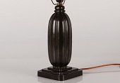 Just Andersen
Bordlampe model nr. 1859
fremstillet af brunpatineret discometal
Højde 26,5 cm + fatning ialt 46 cm
God stand og brunpatinering
med fin tidspatina
- se billede af lille skramme
emne nr:
314296 Just Andersen
Bordlampe model nr. 1859
fremstillet af brunpatineret discometal
Højde 26,5 cm + fatning ialt 46 cm
God stand og brunpatinering
med fin tidspatina
- se billede af lille skramme
emne nr:
314296