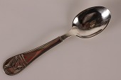 Barneske med motiv af 2 andefugle fremstillet af 3 tårnet sølv af Grann & Laglye 1938
Længde 15 cm
Fin stand uden monogram
emne nr:
316257 Barneske med motiv af 2 andefugle fremstillet af 3 tårnet sølv af Grann & Laglye 1938
Længde 15 cm
Fin stand uden monogram
emne nr:
316257