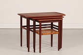 Dansk Møbeldesign
Sæt indskudsborde fremstillet af teak
med hylde af flet
Dansk Møbelproducent fra 1950'erne
Længde 66 cm
Dybde 43 cm
Højde 52 cm
Rigtig fin stand
Bordene kan beses efter aftale
emne nr:
323621 Dansk Møbeldesign
Sæt indskudsborde fremstillet af teak
med hylde af flet
Dansk Møbelproducent fra 1950'erne
Længde 66 cm
Dybde 43 cm
Højde 52 cm
Rigtig fin stand
Bordene kan beses efter aftale
emne nr:
323621