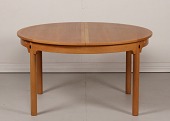 Børge Mogensen (1914-1972)
Øresundsbord model 141
Stort rundt udtræksbord m/2 plader
Fremstillet af massiv og fineret egetræ
Producent: Karl Andersson & Sønner
Diameter 130 cm
Højde 72 cm
2 plader a 43 cm
Fin stand efter alm. brug
Bordet kan beses efter aftale
emne nr:
325440 Børge Mogensen (1914-1972)
Øresundsbord model 141
Stort rundt udtræksbord m/2 plader
Fremstillet af massiv og fineret egetræ
Producent: Karl Andersson & Sønner
Diameter 130 cm
Højde 72 cm
2 plader a 43 cm
Fin stand efter alm. brug
Bordet kan beses efter aftale
emne nr:
325440