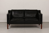 Børge Mogensen (1914-1972)
Sofa 2212 m/mørke ben
betrukket med sort originalt læder
Producent: Fredericia Stolefabrik
Længde 158 cm
Dybde 82 cm
Højde 76 cm
Sofaen kan beses efter aftale
Fin stand med god patina
emne nr:
325870 Børge Mogensen (1914-1972)
Sofa 2212 m/mørke ben
betrukket med sort originalt læder
Producent: Fredericia Stolefabrik
Længde 158 cm
Dybde 82 cm
Højde 76 cm
Sofaen kan beses efter aftale
Fin stand med god patina
emne nr:
325870